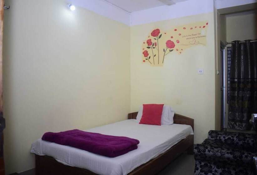 Отель Tezpur City