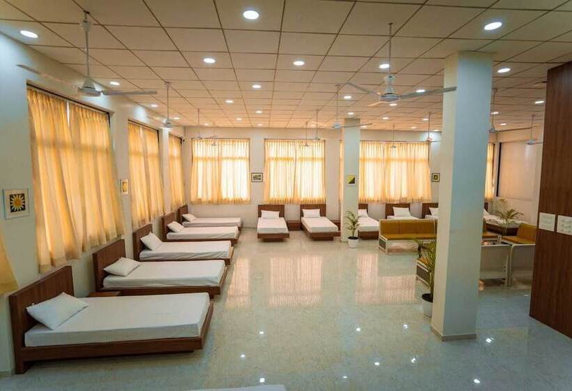 فندق The Dorm Inn