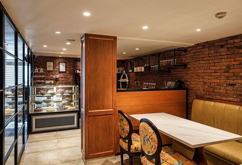 ホテル The Vintage Srinagar At Dal Lake