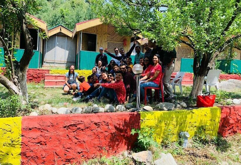 ホテル Tirthan Village Huts