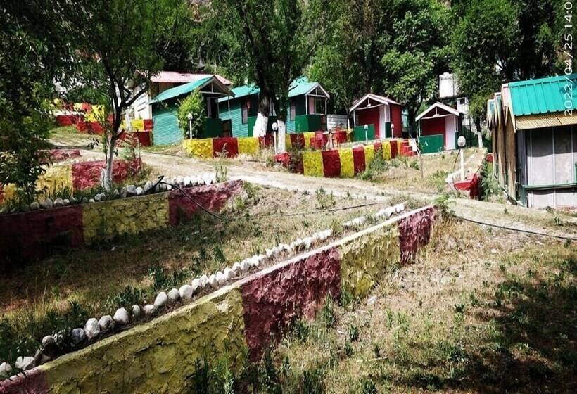 ホテル Tirthan Village Huts