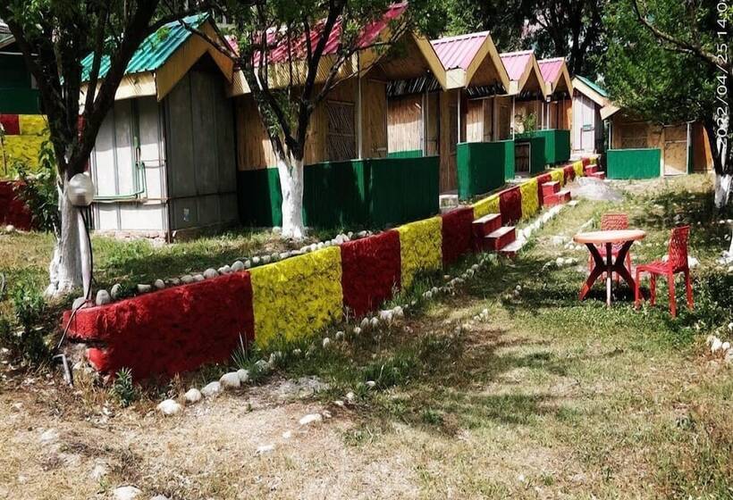 ホテル Tirthan Village Huts