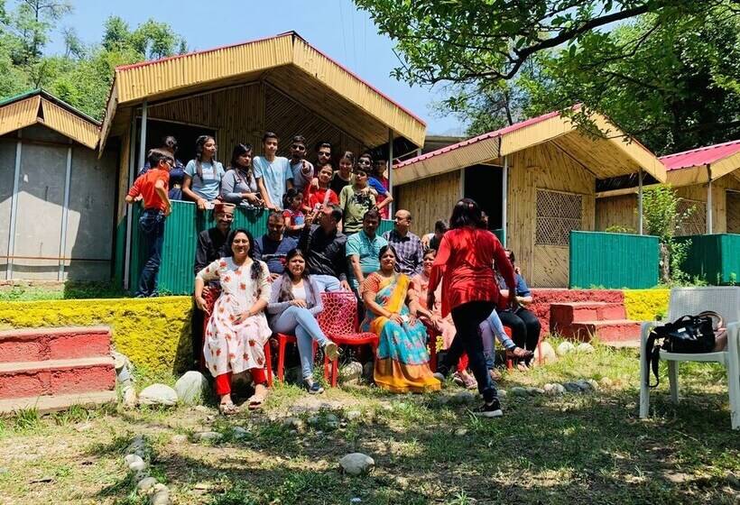 ホテル Tirthan Village Huts