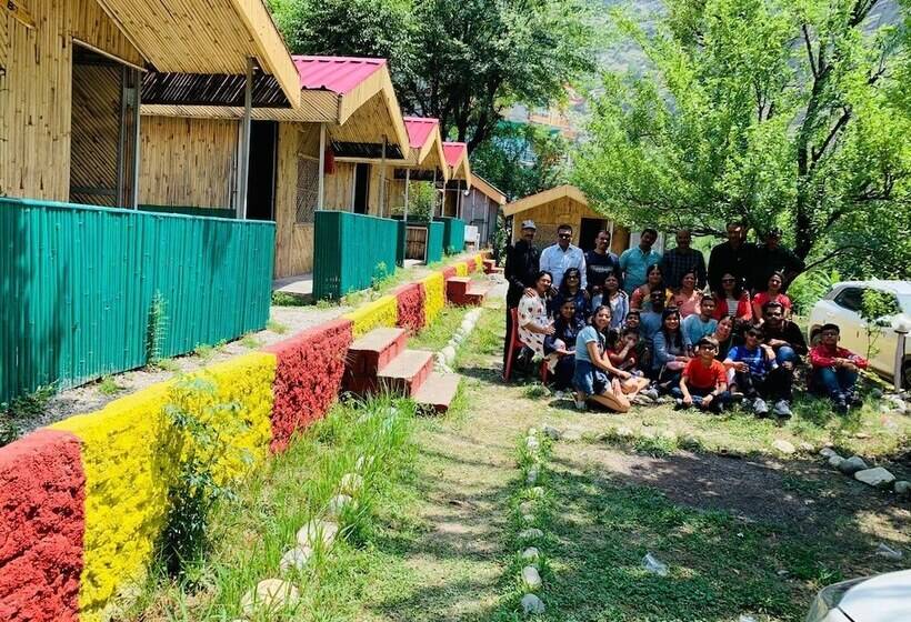 ホテル Tirthan Village Huts