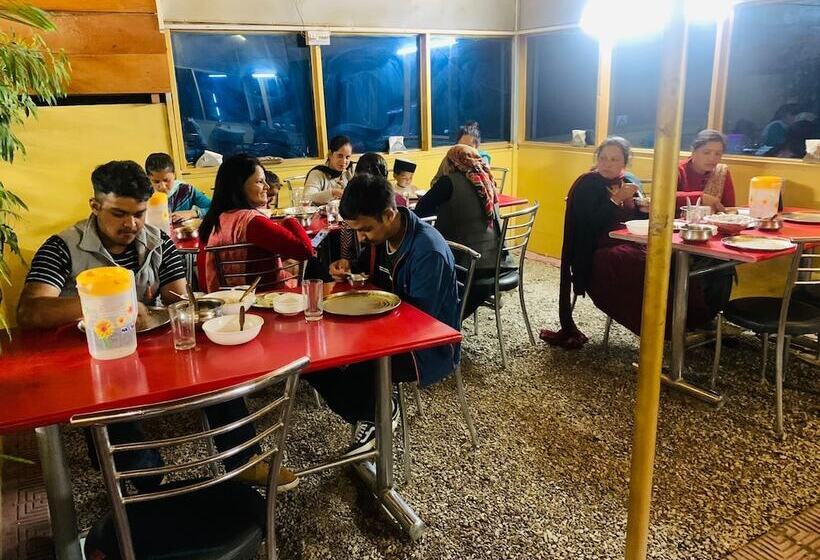 호텔 Tirthan Village Huts