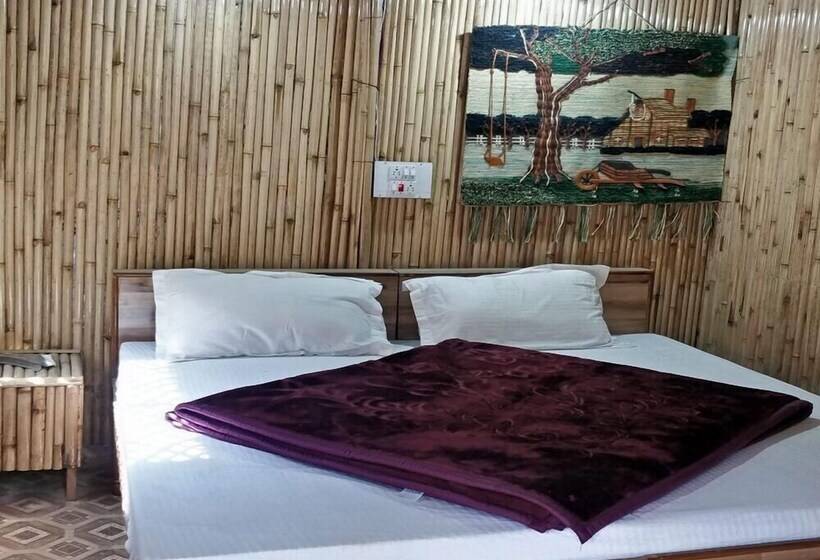 ホテル Tirthan Village Huts