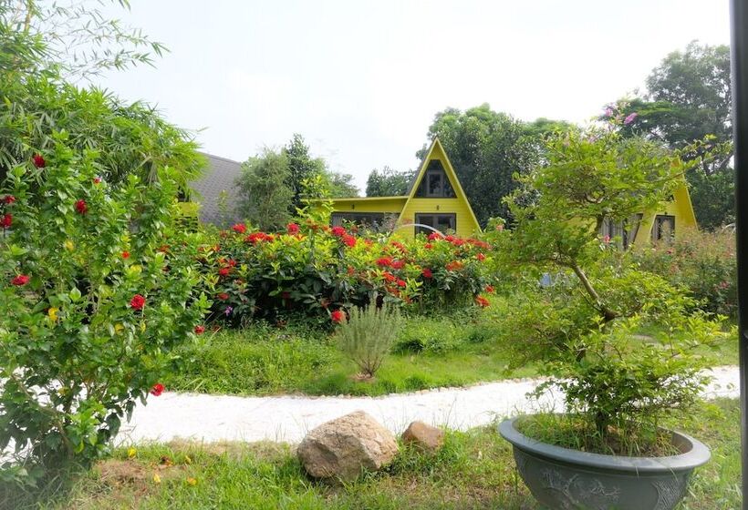 هتل Truc An Village