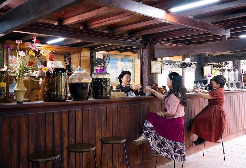 هتل Truc An Village