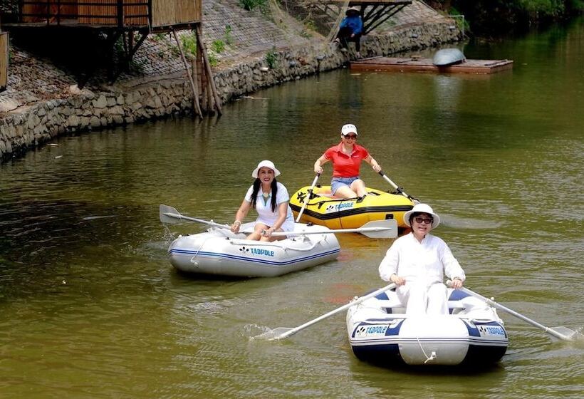 هتل Truc An Village