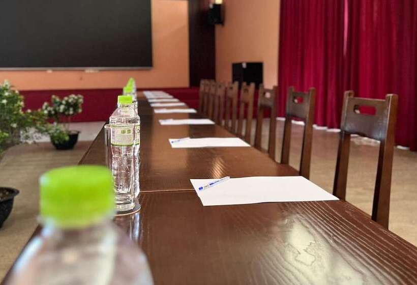 هتل Vigolando Van Ho Resort