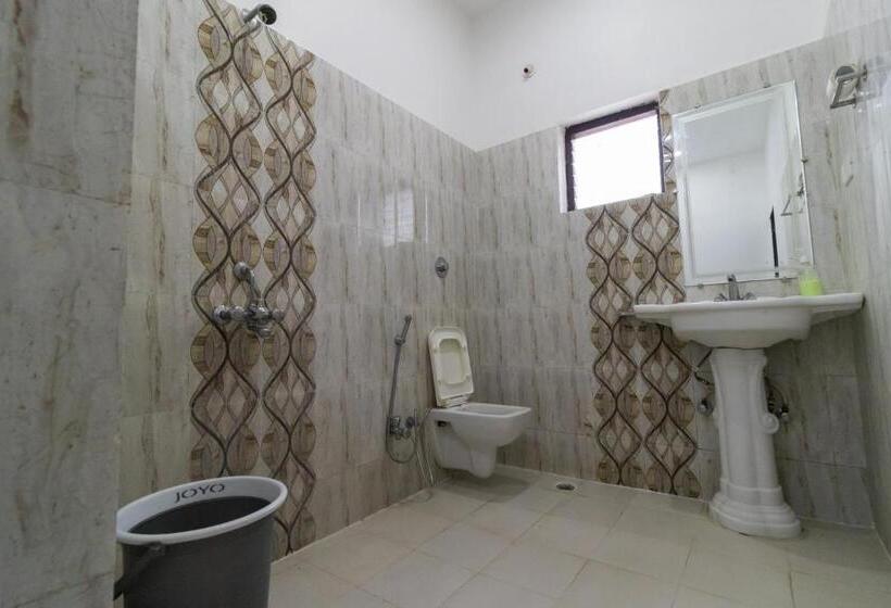 בית מלון כפרי Vrindavan Gopala Resort