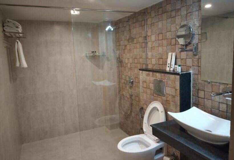 בית מלון כפרי Yashshree Mussoorie Mall Road