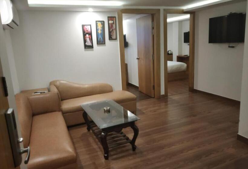 בית מלון כפרי Yashshree Mussoorie Mall Road