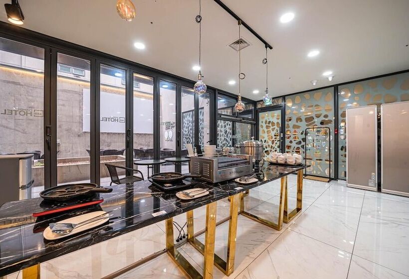 فندق على الطريق Andong Case