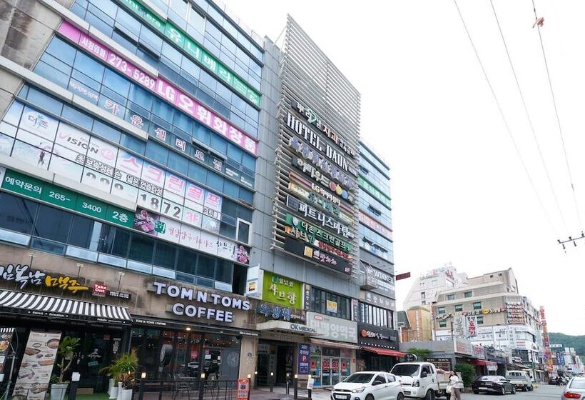 모텔 Changwon Bonggok Dong Hotel Daon