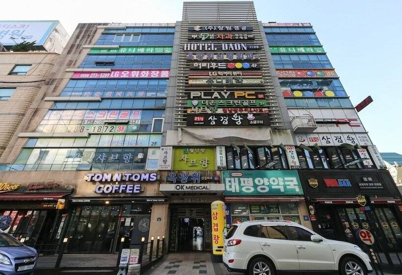 모텔 Changwon Bonggok Dong Hotel Daon