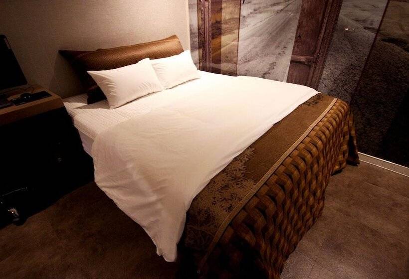 Motel Changwon Haryeon Design