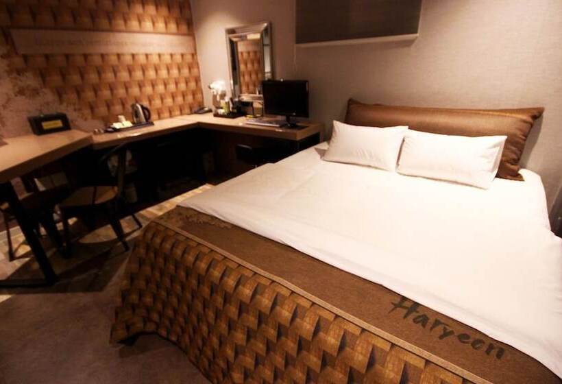 Motel Changwon Haryeon Design