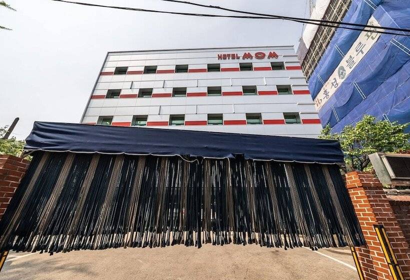 مُتل Suwon Station Hotel Mom