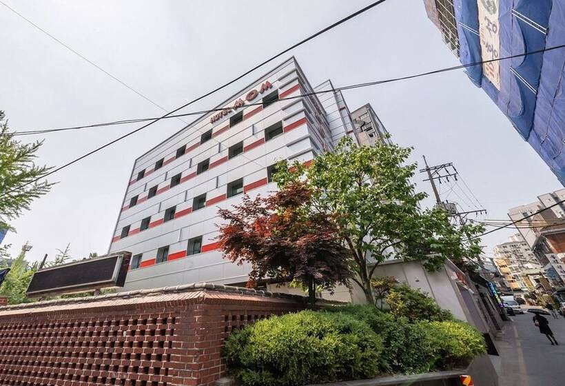 مُتل Suwon Station Hotel Mom