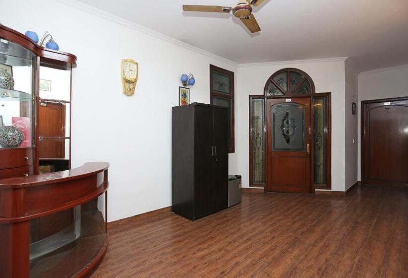 Oyo Flagship 2173 Hotel Sebastian White