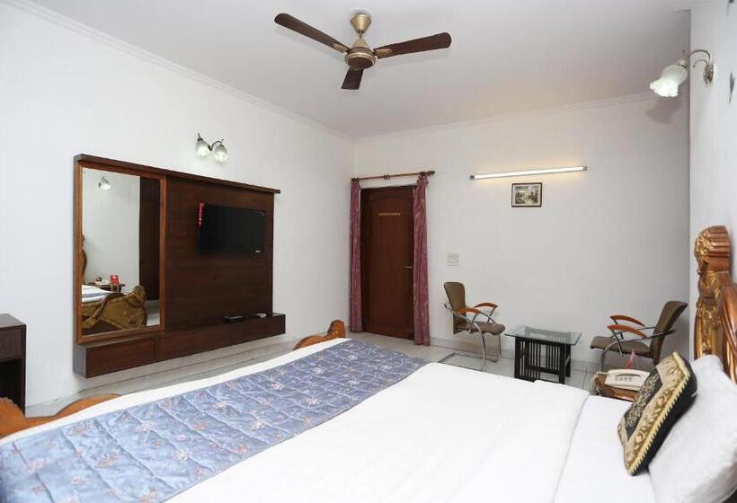 Oyo Flagship 2173 Hotel Sebastian White