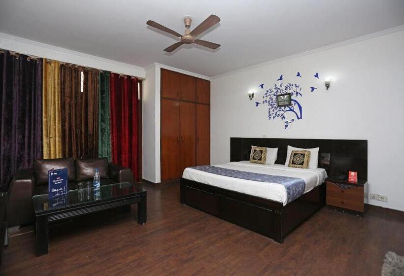 Oyo Flagship 2173 Hotel Sebastian White