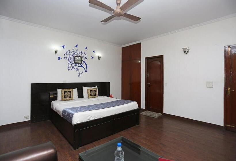 Oyo Flagship 2173 Hotel Sebastian White