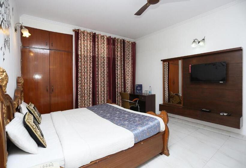 Oyo Flagship 2173 Hotel Sebastian White