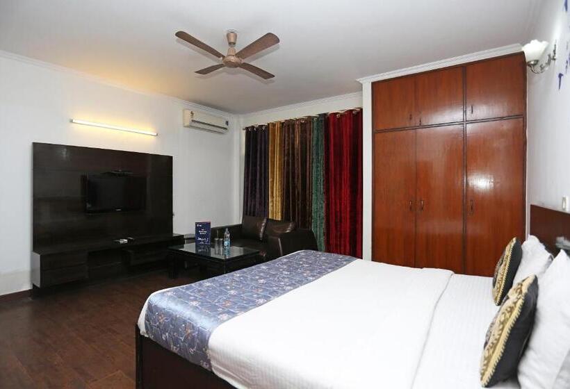 Oyo Flagship 2173 Hotel Sebastian White