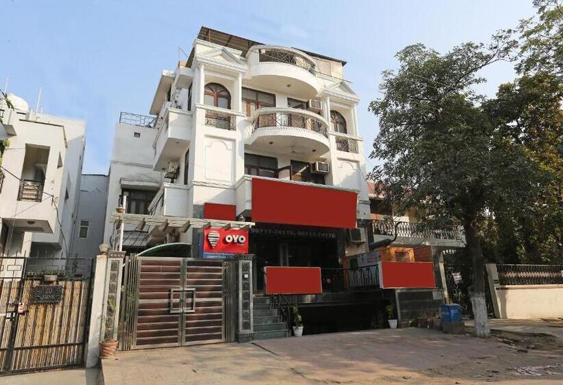 Oyo Flagship 2173 Hotel Sebastian White