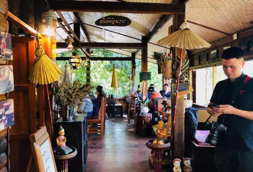 פנסיון Ban Kaew Mo Ra Glamping & Restaurant