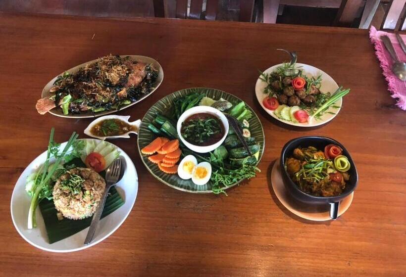 פנסיון Ban Kaew Mo Ra Glamping & Restaurant