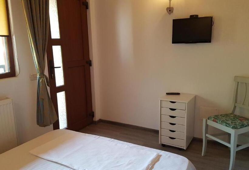 פנסיון Casa Cozia