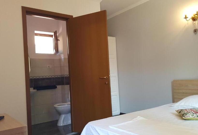 פנסיון Casa Cozia