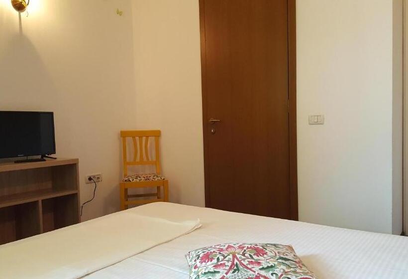 פנסיון Casa Cozia