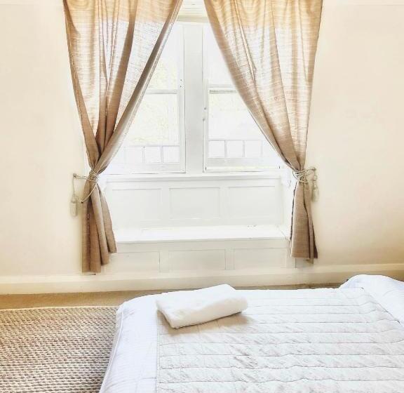 بنسيون Lurline Lodge