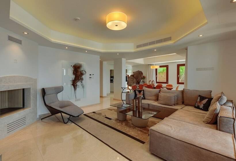 استراحتگاه Aphrodite Hills Rentals   Mythos Collection Villas