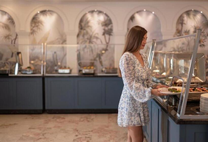 منتجع Papillon Belvil Holiday Village