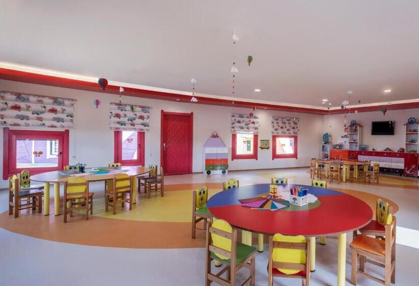 منتجع Papillon Belvil Holiday Village