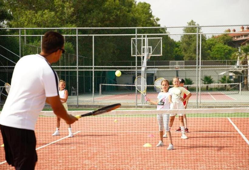 منتجع Papillon Belvil Holiday Village