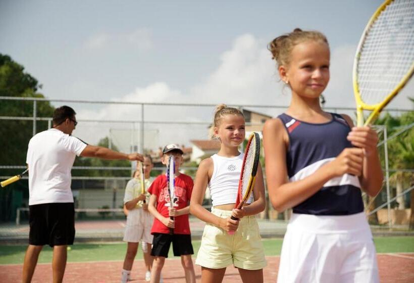 منتجع Papillon Belvil Holiday Village