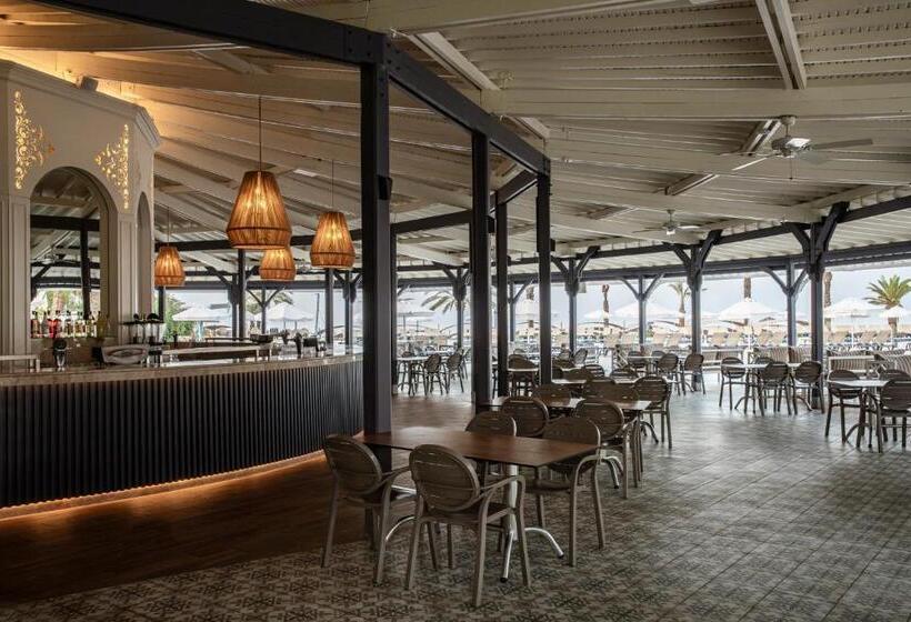 منتجع Papillon Belvil Holiday Village