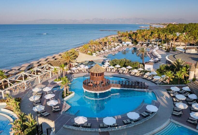 منتجع Papillon Belvil Holiday Village