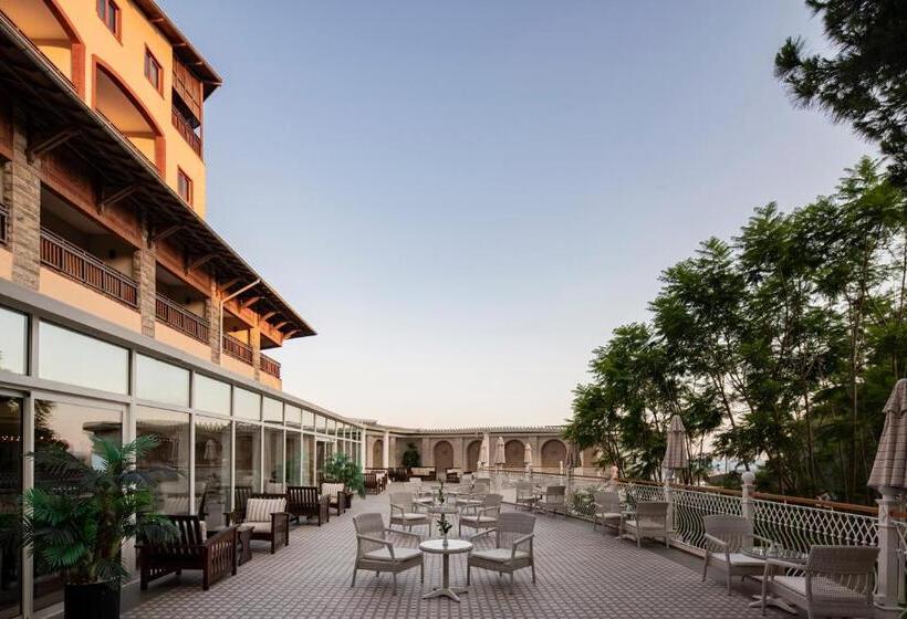 منتجع Papillon Belvil Holiday Village