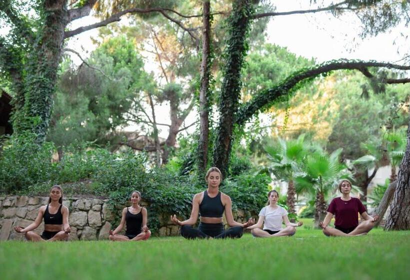 منتجع Papillon Belvil Holiday Village