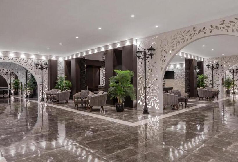 منتجع Papillon Belvil Holiday Village