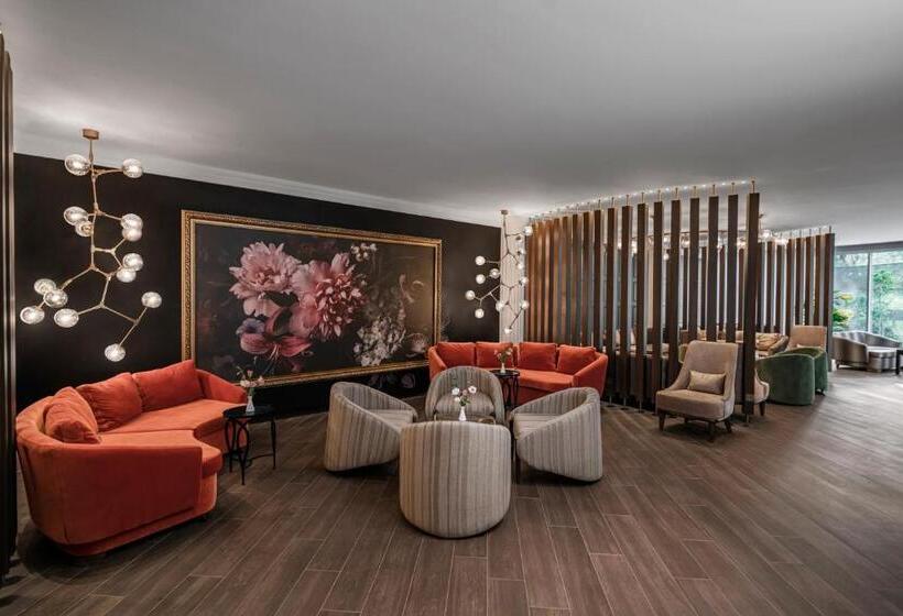 منتجع Papillon Belvil Holiday Village