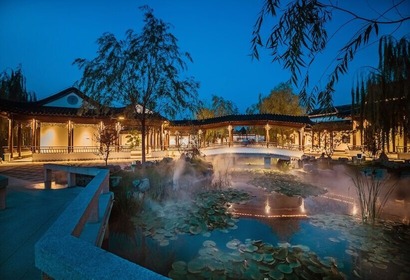 אתר נופש Yihe Lake Shore Hotspring