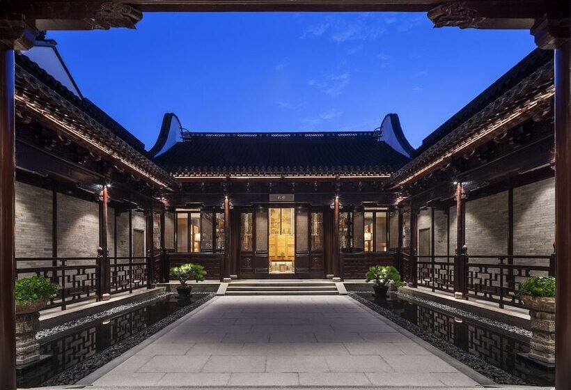 استراحتگاه Yihe Lake Shore Hotspring
